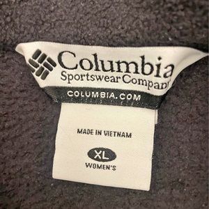WOMEN COLUMBIA SWEATER (FITS LIKE MEN M)